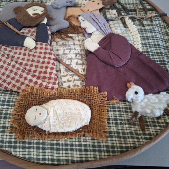 Vintage quilted fabric nativity circular wall hanging Jesus christmas - Picture 2 of 6